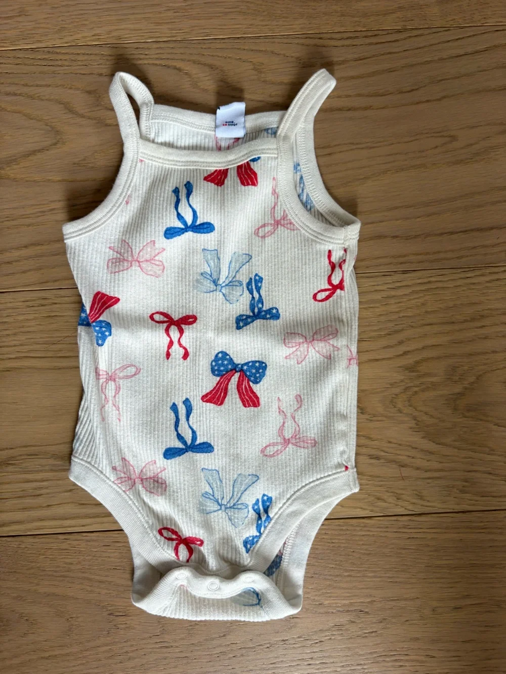 Old Navy now printed bodysuit - size 6-12 months